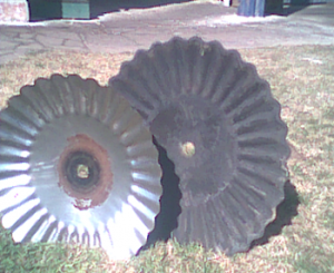 New Self-sharpening disk, compared to an used one. The diameter decrease but conserve its shape.