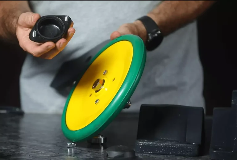 Single disc opener for No-till farming - Firming wheel protection